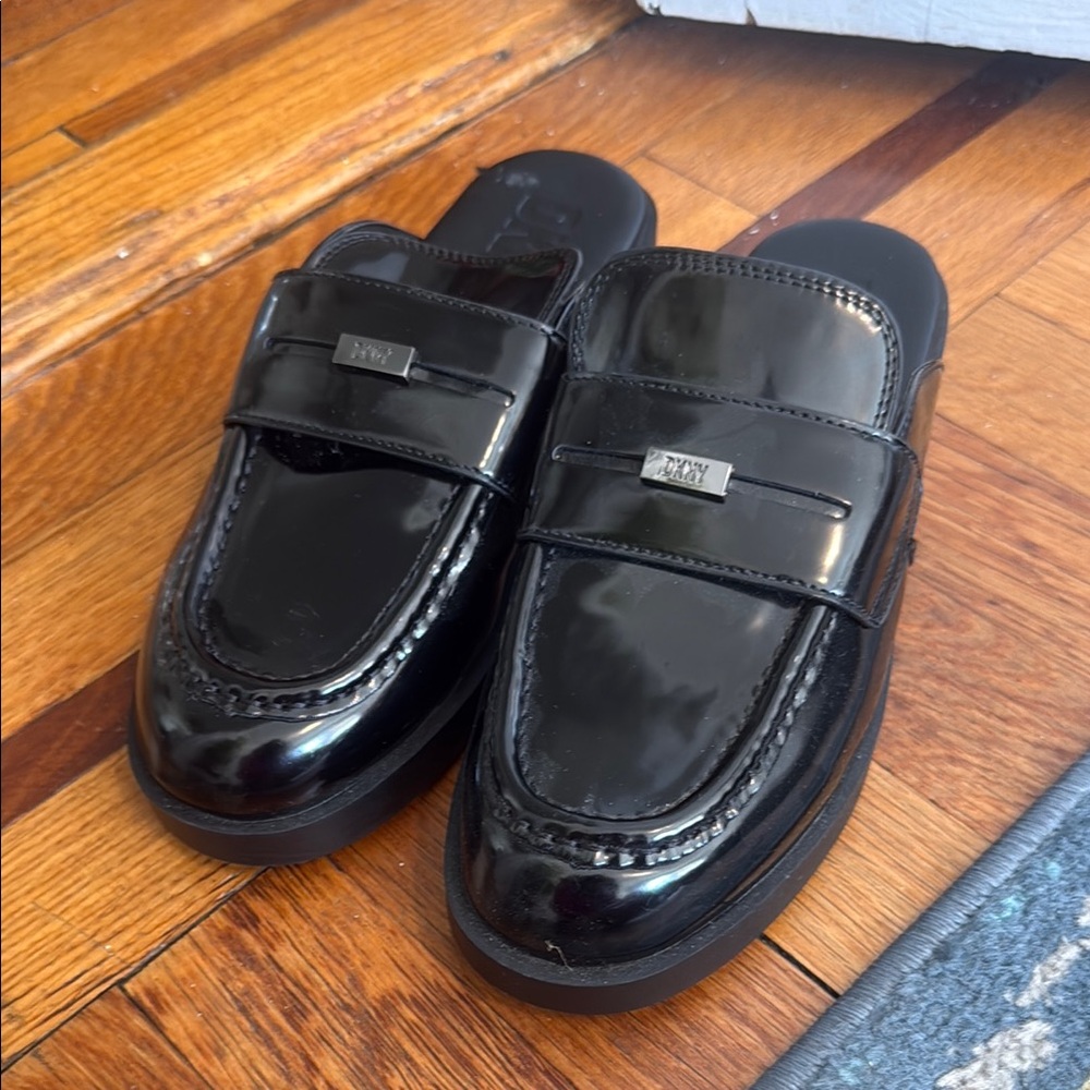 DKNY Women’s Black Heeled Mule Size 7.5